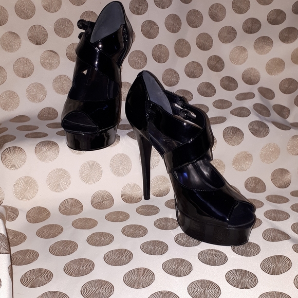 Worn once - Picture 1 of 3